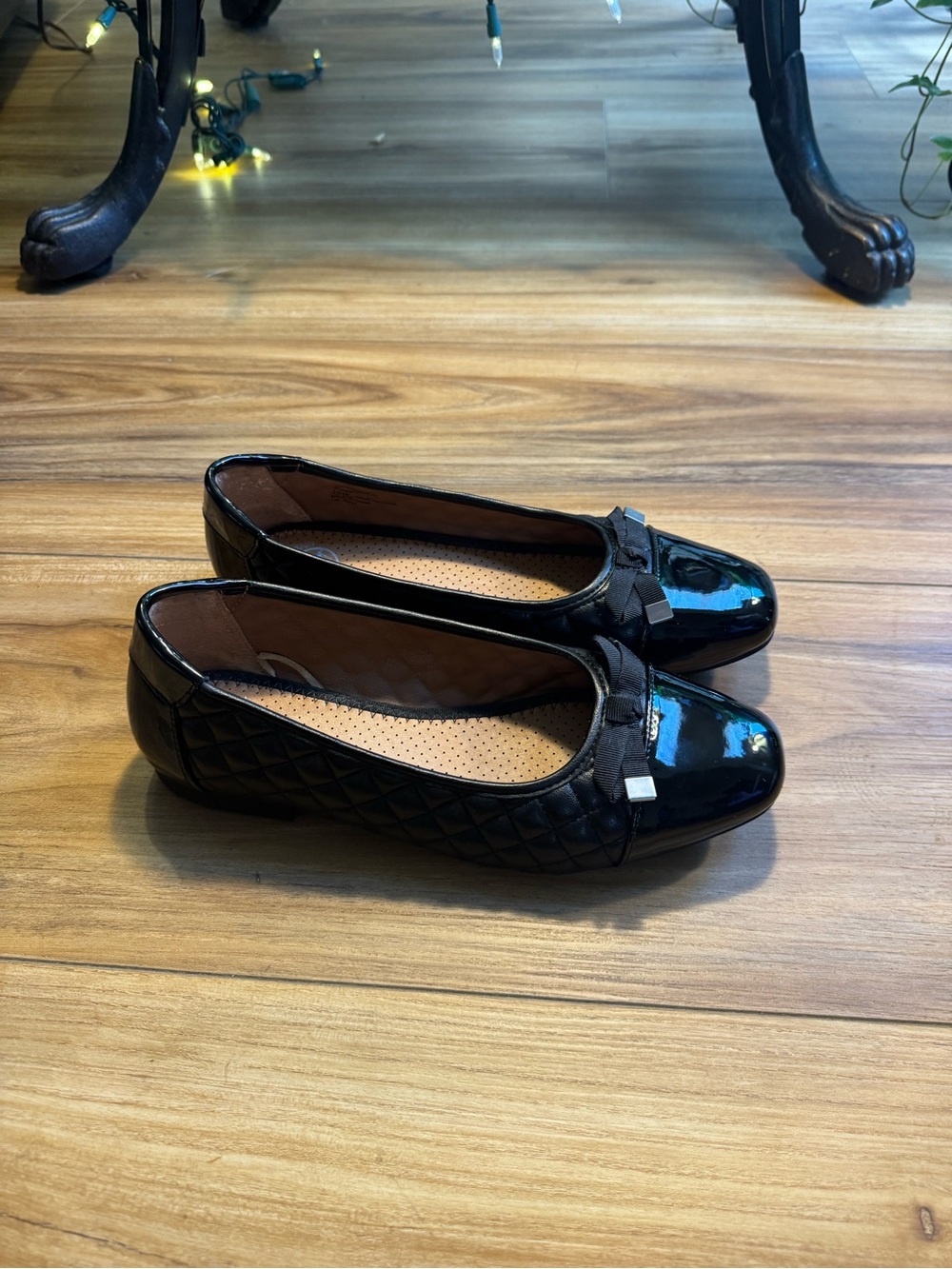 White Mountain Black Quilted Patent Ballet Flats with Bow Detail Size 10 Wide